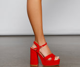 Haute Like Fire – Überkreuzte Plateau-Pumps mit Blockabsatz